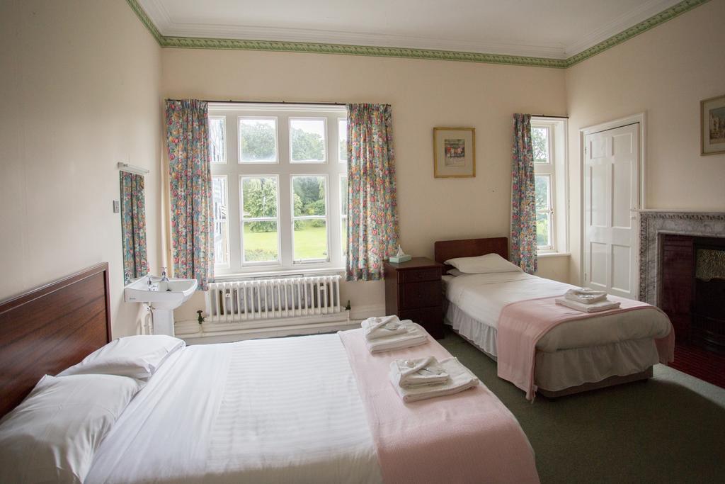 Gregynog Hall Hostal Tregynon Exterior foto