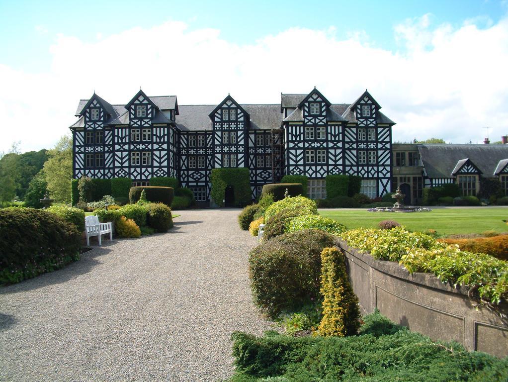 Gregynog Hall Hostal Tregynon Exterior foto