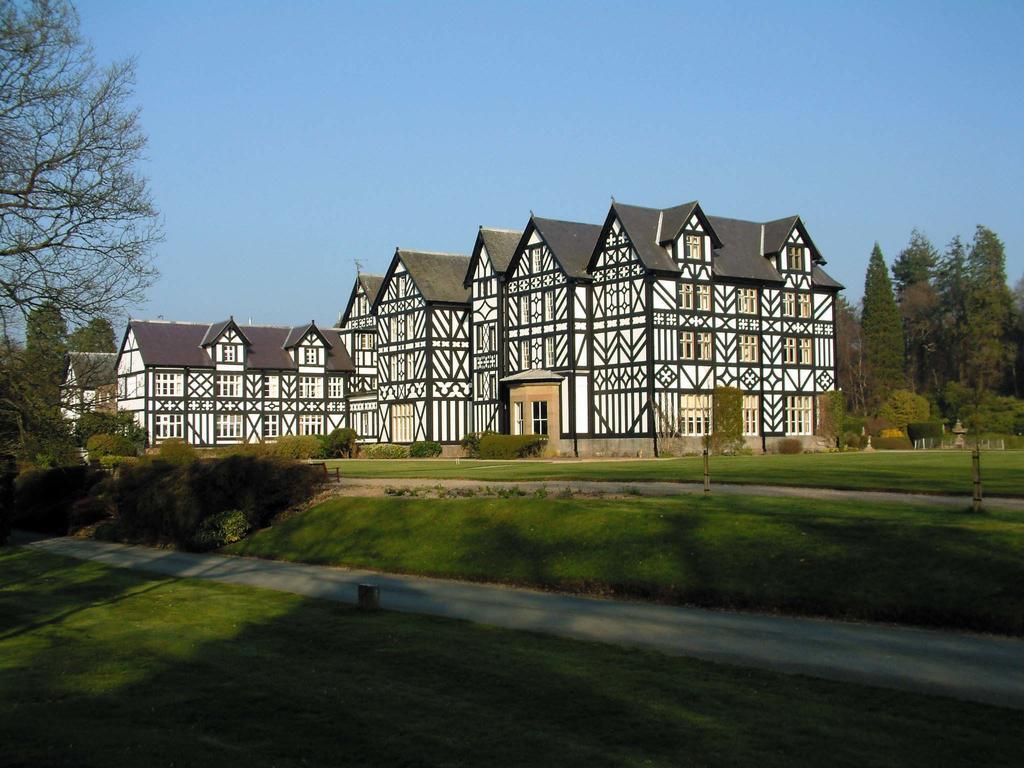 Gregynog Hall Hostal Tregynon Exterior foto