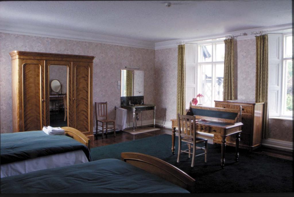 Gregynog Hall Hostal Tregynon Exterior foto