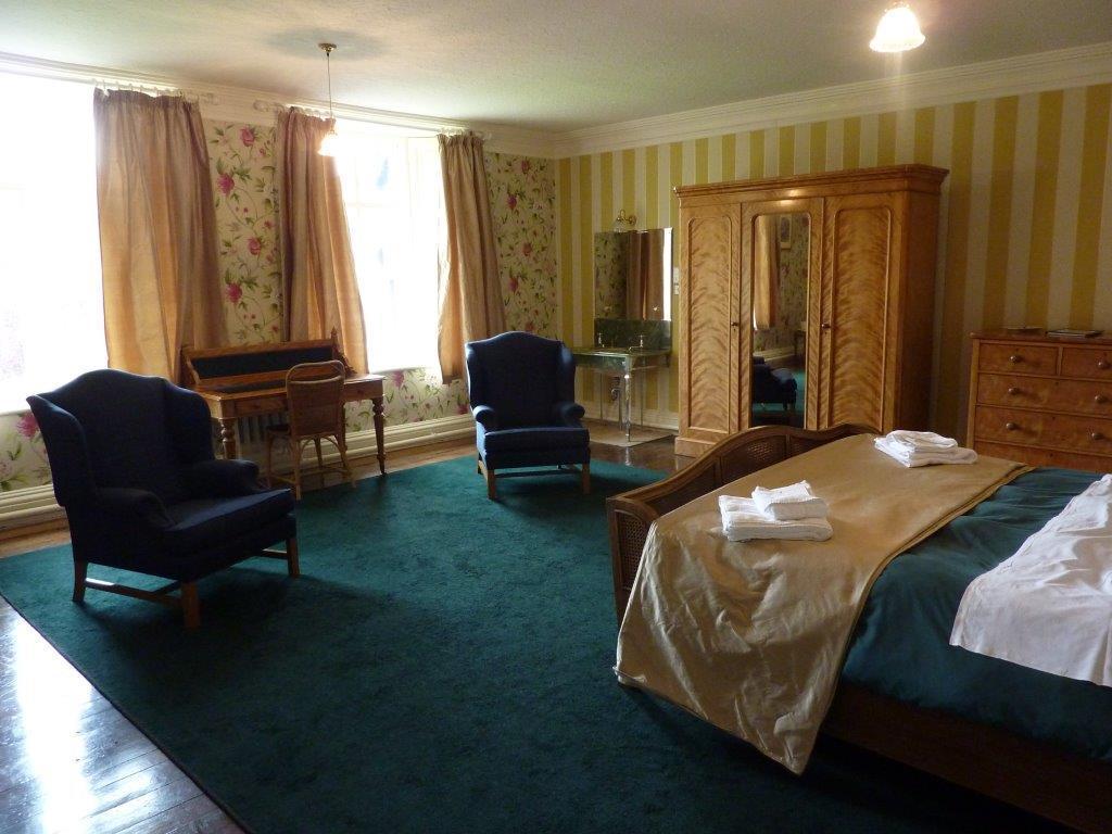 Gregynog Hall Hostal Tregynon Exterior foto